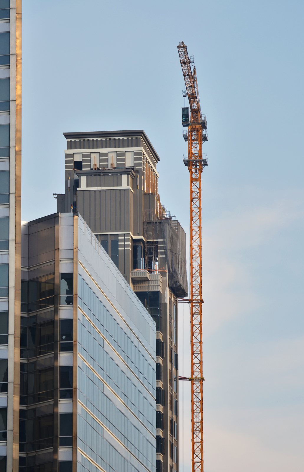15000778_construction-cranes-and-building